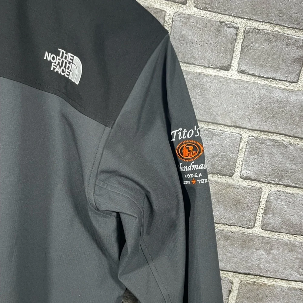 Tito’s Vodka The North Face Castle Rock Soft Shell Jacket Gray Men’s Small NWT